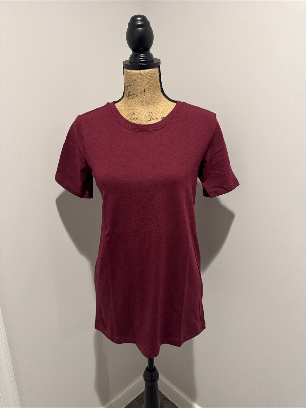 NWT Zenana Outfitters Short Sleeve Crewneck Tee - Burgundy